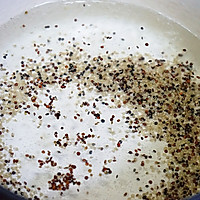 桃胶红枣藜麦汤的做法图解2