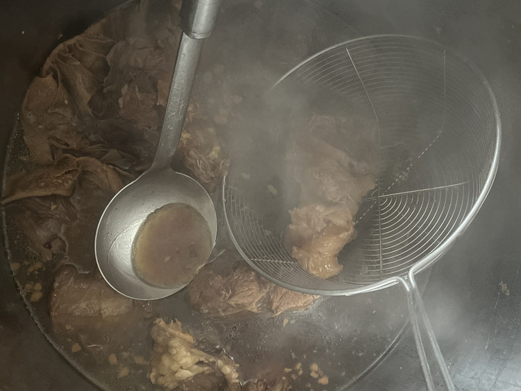 卤锅牛肉的做法