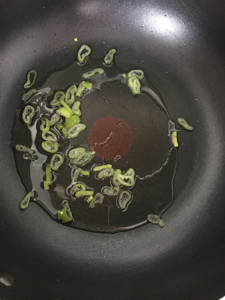 东北白菜炖冻豆腐粉丝的做法图解4