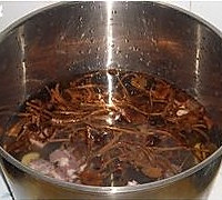 茶树菇排骨汤的做法图解4