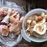 #童年不同样，美食有花样#黄芪西洋参炖鸡汤-益气提神的做法图解1