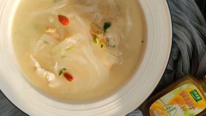 鸡汁干贝萝卜丝汤