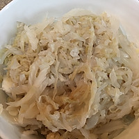治愈系的经典东北酸菜白肉锅的做法图解2