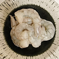 黑椒蒜香煎虾仁的做法图解1