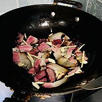 #冬季滋补花样吃法#简单易上手的蒜苗炒腊肉的做法图解5