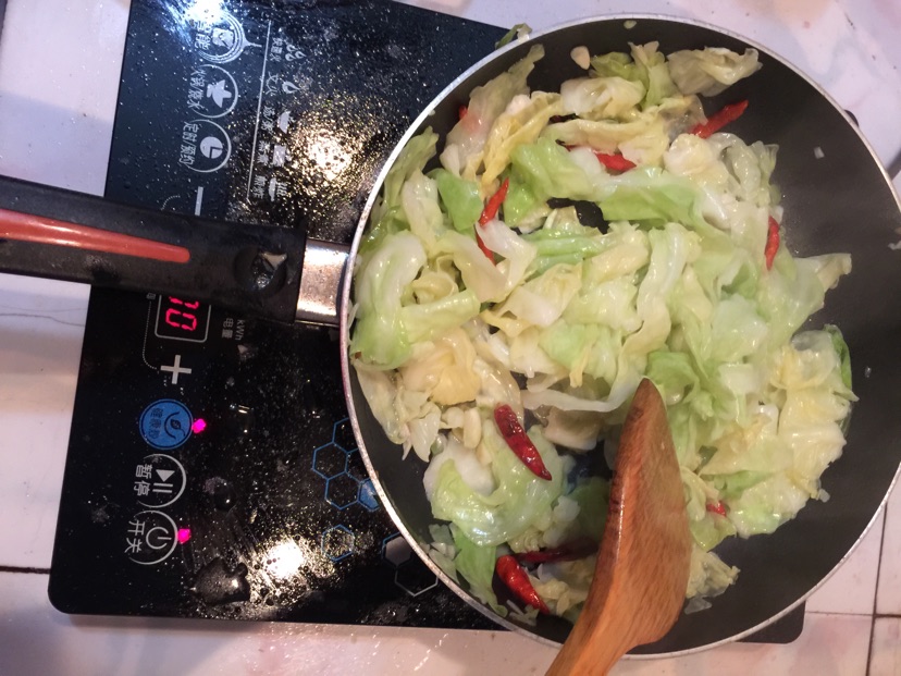 酸辣圆白菜的做法图解4