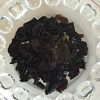 凉拌松花蛋的做法图解1