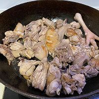 小鸡炖蘑菇(东北宴客菜) #东古525掌勺节#的做法图解2