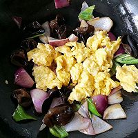 降压养生神仙菜—洋葱木耳炒鸡蛋的做法图解11