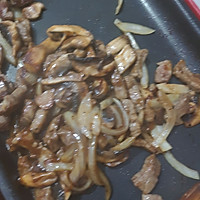烧饼夹牛肉＃利仁电饼铛，烙烤不翻锅#的做法图解3