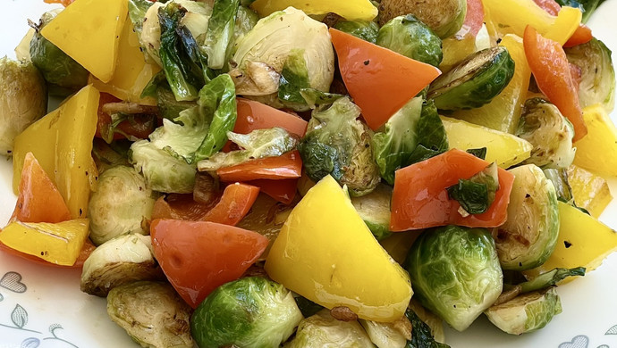 孢子甘蓝炒彩椒