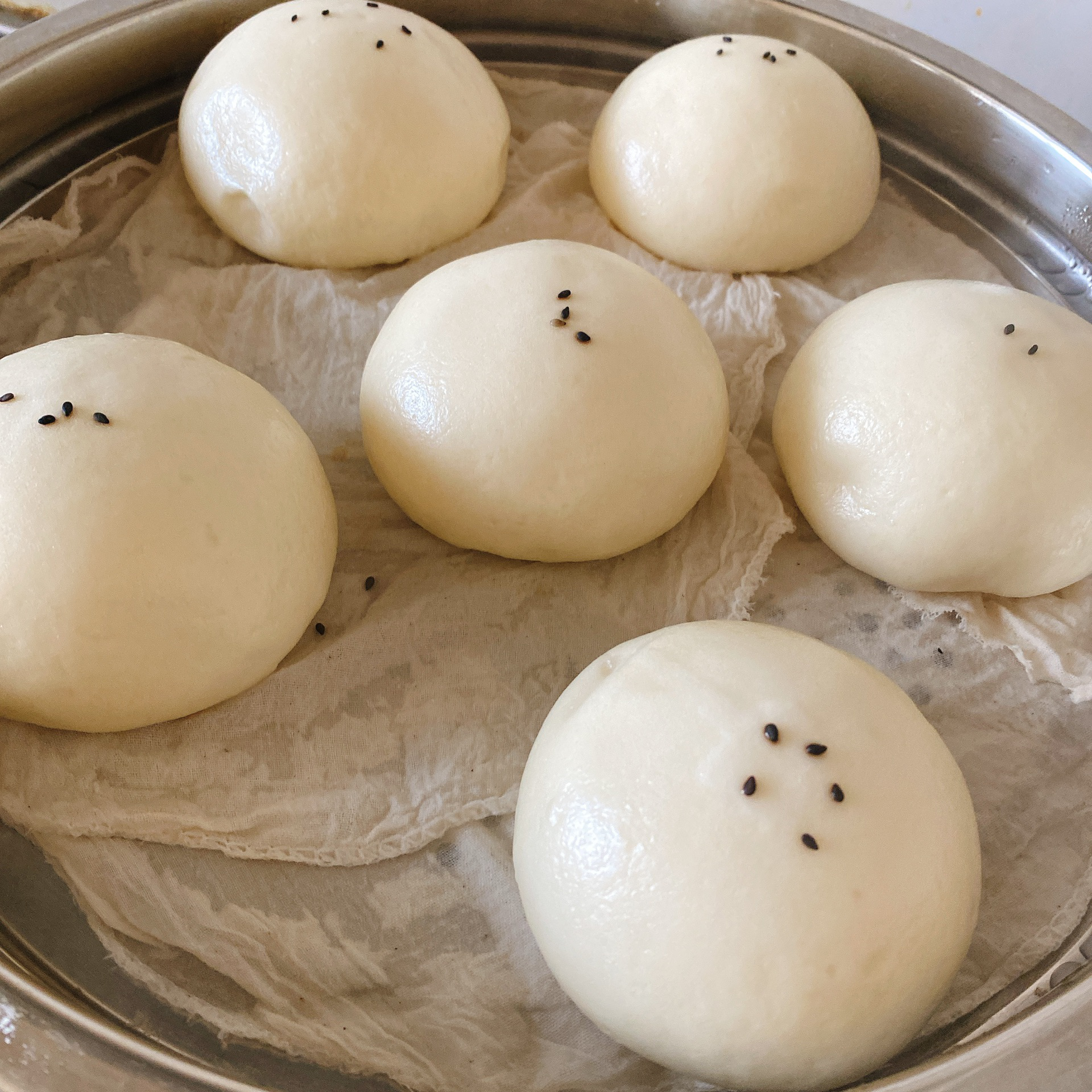 Steamed bread with white flour