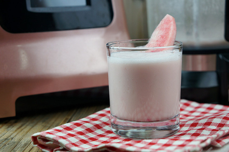 酸奶鲜桃冰饮的做法