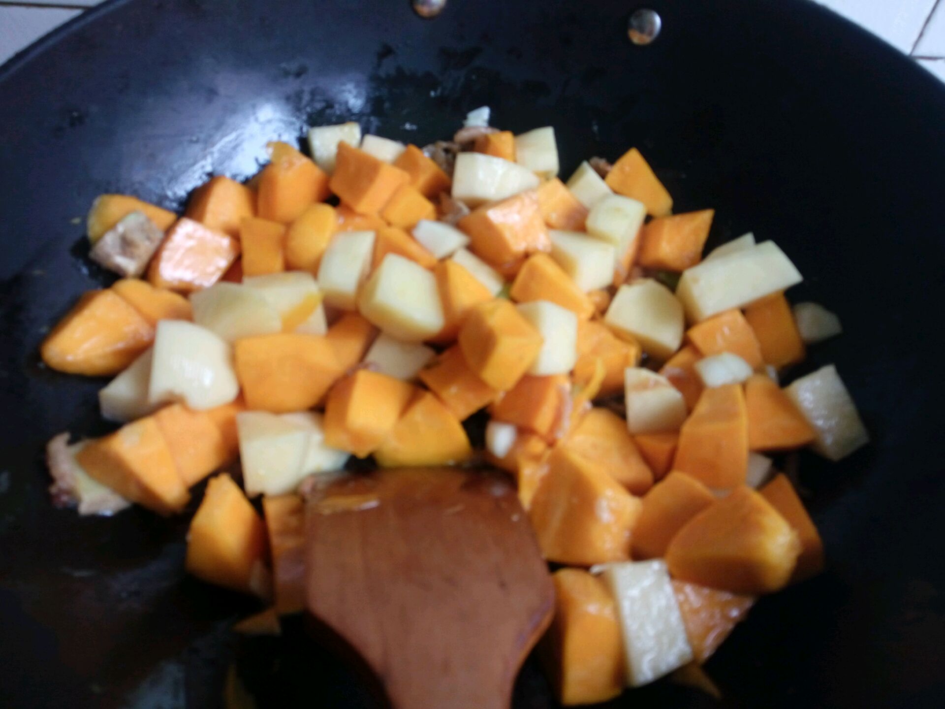 南瓜炖土豆怎么做_南瓜炖土豆的做法_厨色生香_豆果美食