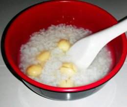 每日一粥: 养胃止泻锅巴莲子粥的做法