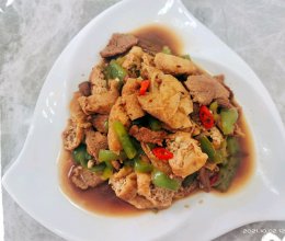 油豆腐青椒炒肉片的做法