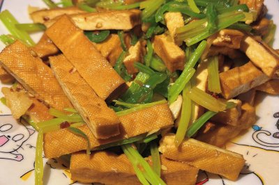 美味家常菜：芹菜炒豆干