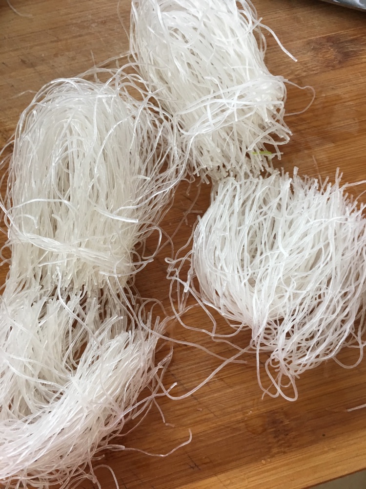 东北白菜炖冻豆腐粉丝的做法图解3