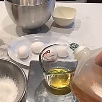 炼乳纸杯蛋糕的做法图解2