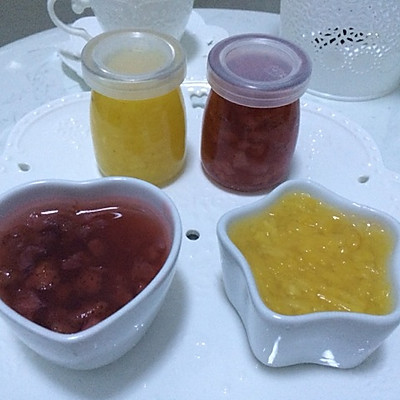 菠萝果酱和草莓果酱