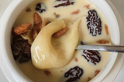 花胶炖鲜牛奶