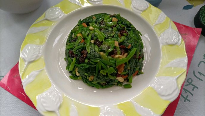 果仁拌菠菜
