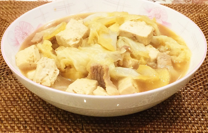 大白菜五花肉炖豆腐的做法