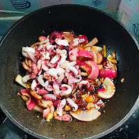 洋葱爆鱿鱼须#太太乐鲜鸡汁试用#的做法图解6