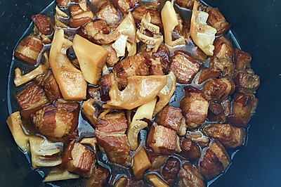 小卤肉榆钱手擀面