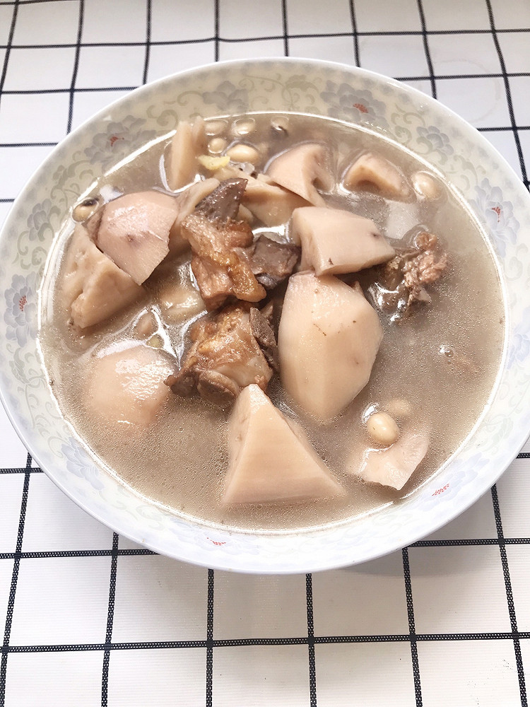 莲藕眉豆排骨汤的做法