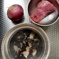 #万物皆可搭#洋葱木耳炒肉丝的做法图解1