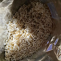 何老师版泡面火腿鸡蛋饼的做法图解1