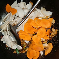 鸡腿菇胡萝卜炒肉片的做法图解3