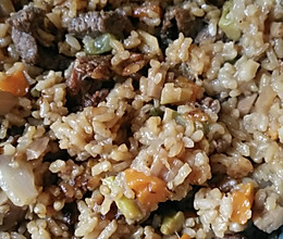 牛肉杂蔬闷米饭的做法