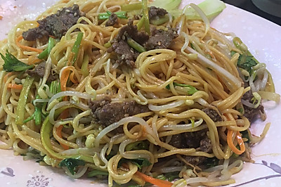 香菜豆芽牛肉拌面