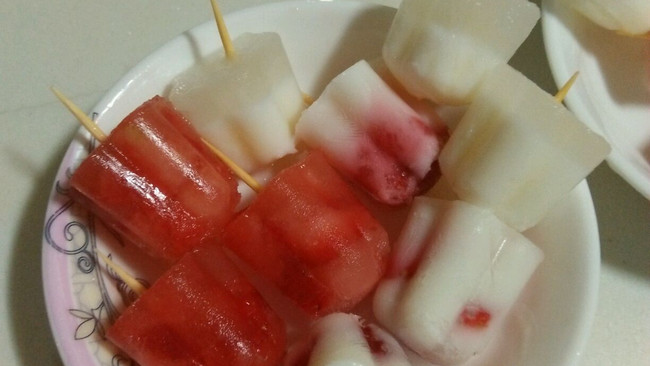 mini草莓酸奶冰棍的做法