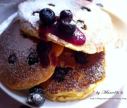 早餐就要这样的阳光【蓝莓酸奶煎饼Blueberry Yogurt Pancakes】的做法