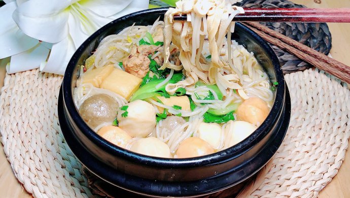 鸡汤砂锅米线