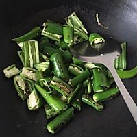 家常虎皮椒炒肉的做法图解1
