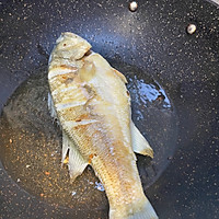 年年有鱼—黄焖酱烧鲈鱼的做法图解2