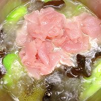 #冬季滋补花样吃法#木耳丝瓜肉片汤的做法图解9