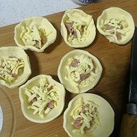 蛋挞皮的神仙吃法——酥皮香肠芝士饺的做法图解2