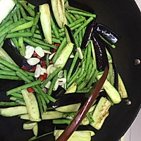 豇豆炒茄子的做法图解11