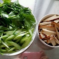 芹菜炒熏干的做法图解1