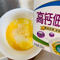 #宝贝的小“鲜”机#奶香黄油芝士滑蛋的做法图解2