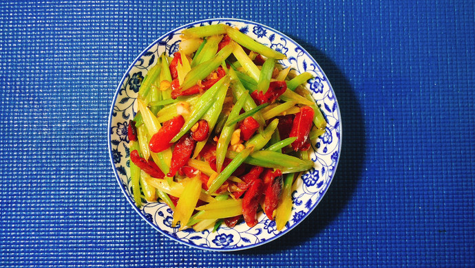 芹菜炒腊肠