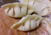 茭白猪肉饺子的做法