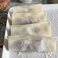 #冬季滋补花样吃法#酸菜牛肉锅贴的做法图解6