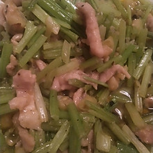 芹菜炒肉