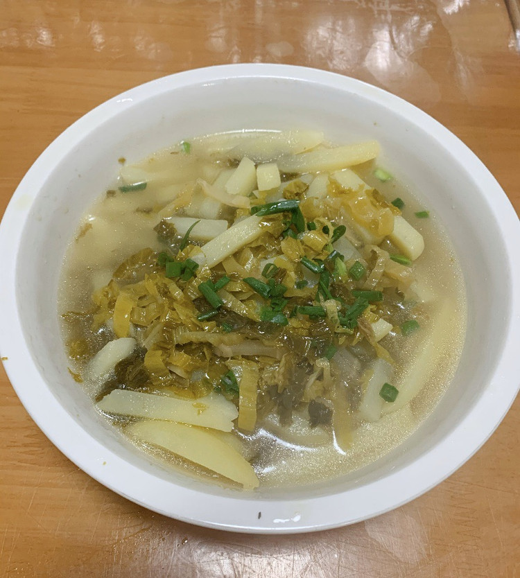 老坛酸菜土豆汤的做法